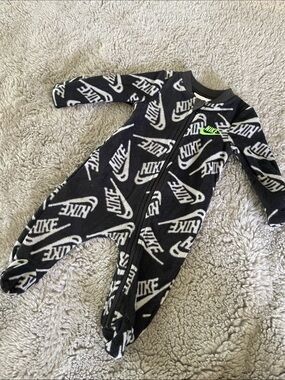 🌈 Nike LOGO Baby Sleeper Black Fleece SWOOSH  Romper Newborn